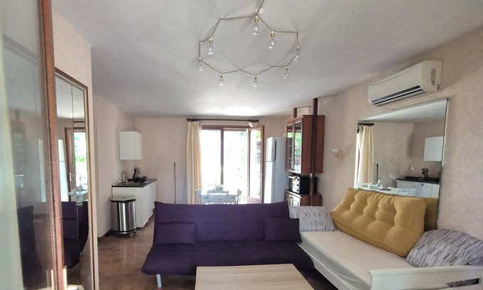 Cournonsec House | House in the South of France, 15 minutes from the Mediterranean Sea - sleeps 5