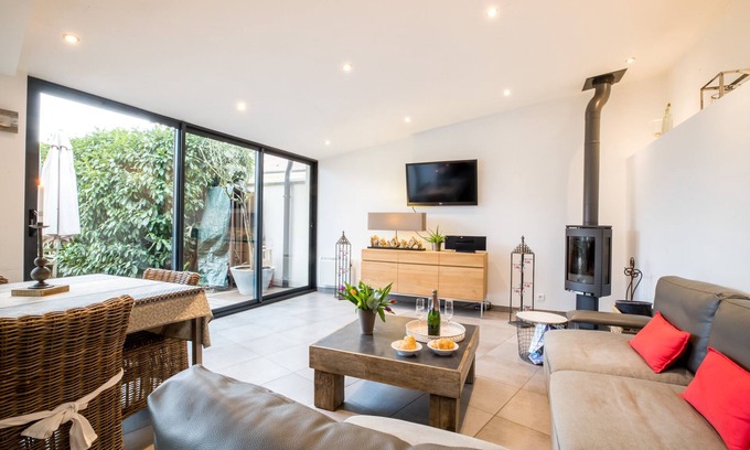 Beaune House | House-loft 200m from downtown with garden and free parking