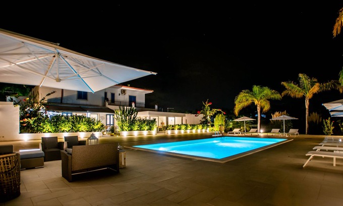 Marina di Ragusa House | House Magnolia with the pool