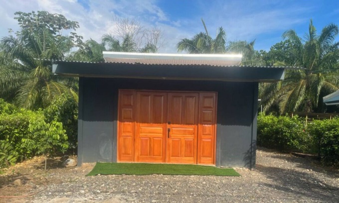 Parrita Apartment | House near beach, 2 persons, AC, wifi, modern, secure