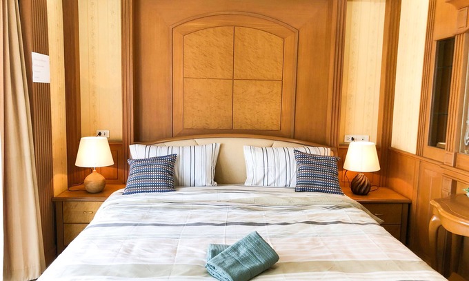 Samsen Nai House | House near BTS & weekend market