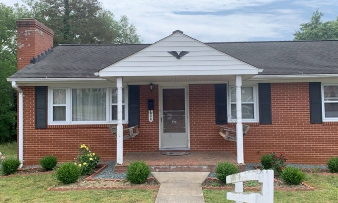 Locust Grove House | House near Downtown and UVA location!