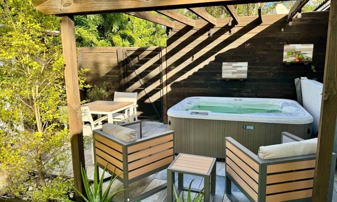 Biscayne Park House | HOUSE NEAR GOLF COURSE! 10 MINS TO THE BEACH!