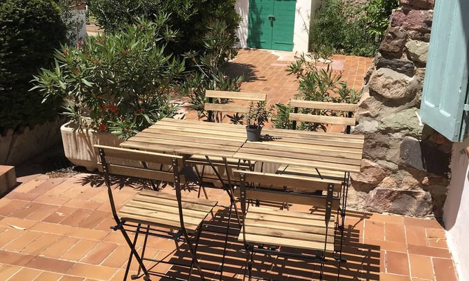 Frejus City Centre House | House of 40m2, 2 rooms with terrace and garden full foot in old center