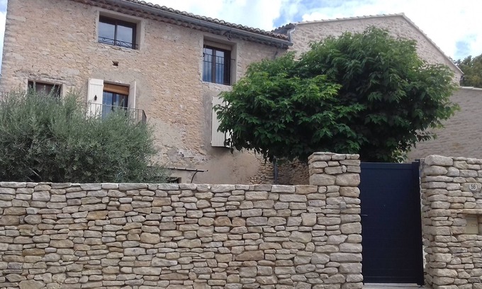 Crillon-le-Brave House | House of character in the heart of the village
