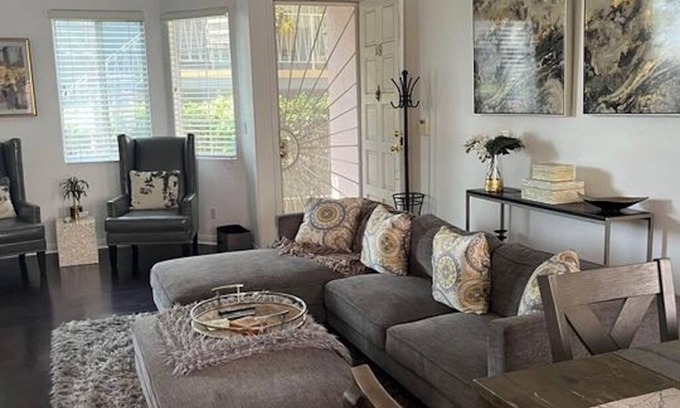 Inglewood Condo | House of Gordon Gartrale - Near LAX & Sofi! Family-Sized Condo In No. Inglewood