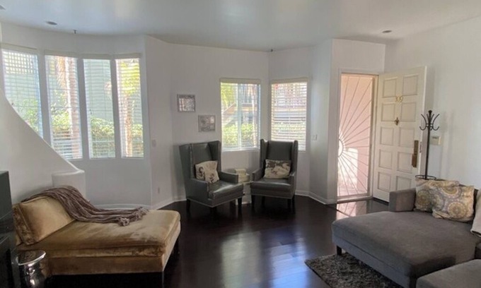 Inglewood Condo | House of Gordon Gartrale - Modern 3 Bedroom/2.5+ Bath Condo near Sofi & LAX