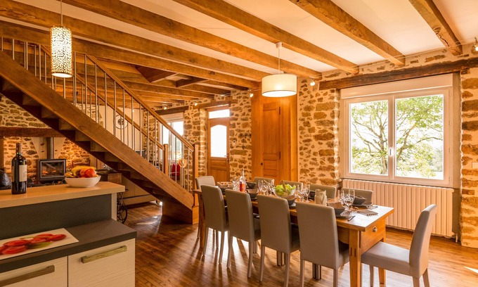 Chataigneraie Cantalienne House | House of Red House Vitrac Cantal