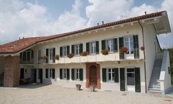 Montaldo Roero Apartment | House of Rocks Apartment Rocca Serro