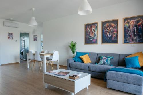 Zona XXXII Acilia Nord Apartment | House Of The Dragon