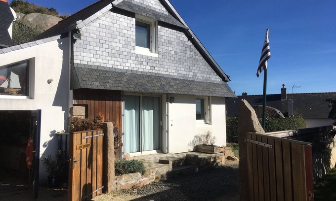 Tregastel House | House on the coast of Granit Rose in the center of Trégastel very calm beach