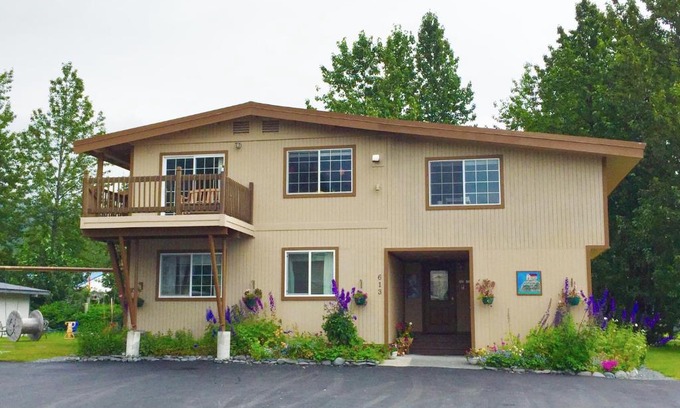 Valdez Bed & Breakfast | House on the Rock B&B
