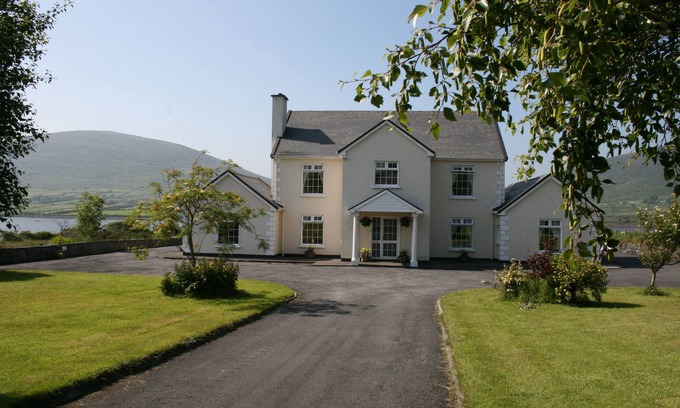 Cahirciveen House | House on the Waterfront on the Ring of Kerry