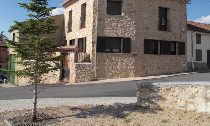 Martincano House | House overlooking the sierra "El Corralín" de Gallegos. Segovia