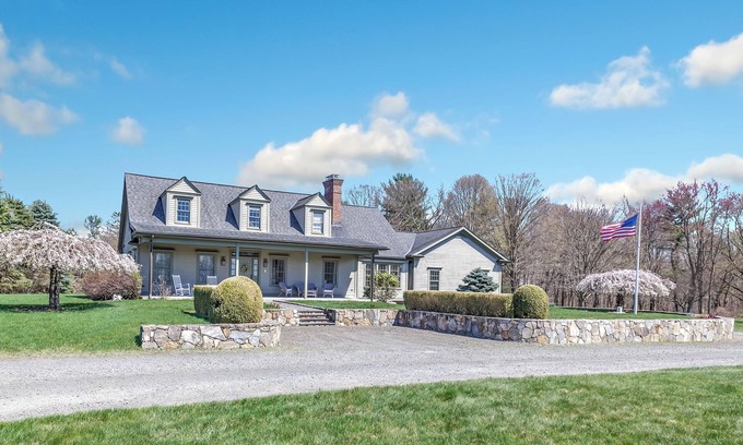 Redding Ridge House | House Rental Next to Huntington State Park