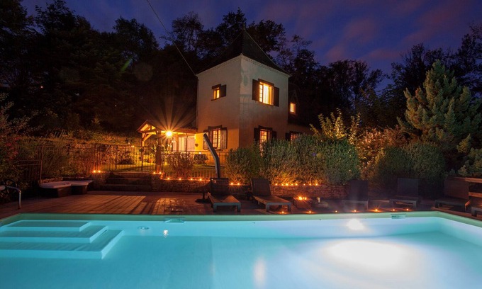 Vezac Villa | House rental w/pool, Jacuzzi, sauna in the Périgord Noir, 5 km away from Sarlat