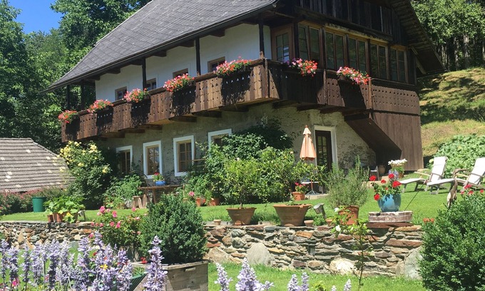 Agsdorf House | House, Rose Garden, Woods, nearby Lakes,