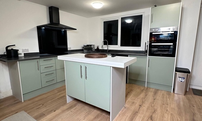 Chapeltown House | House-Sleeps8-Parking-Garden