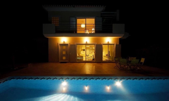 Bernarda House | House / Villa - Altura