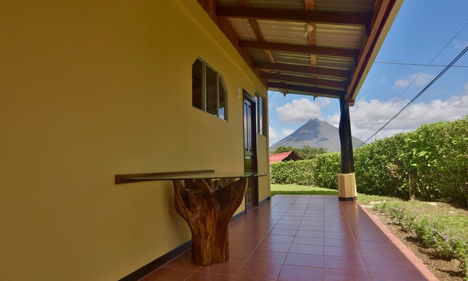 El Castillo House | House w/Volcano view. Walking distance from Supermarket and Restaurants.