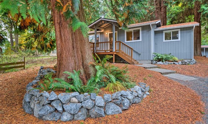 Clinton House | House with Deck on Whidbey Island, 1 Mi from Shore!
