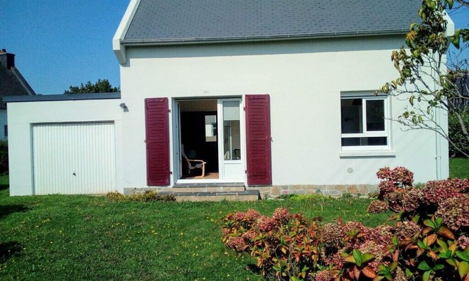 Trebeurden House | House with enclosed garden near town and beaches