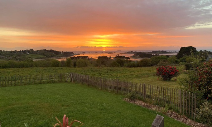 Penvenan House | House with exceptional sea view, garden and terrace with jacuzzi