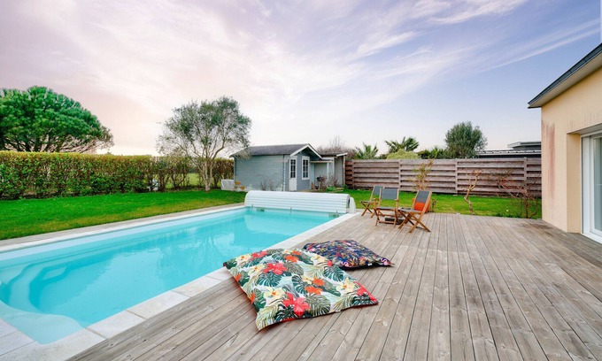 Plobannalec-Lesconil Ski Chalet | House with pool for 8 - 500m from the beach