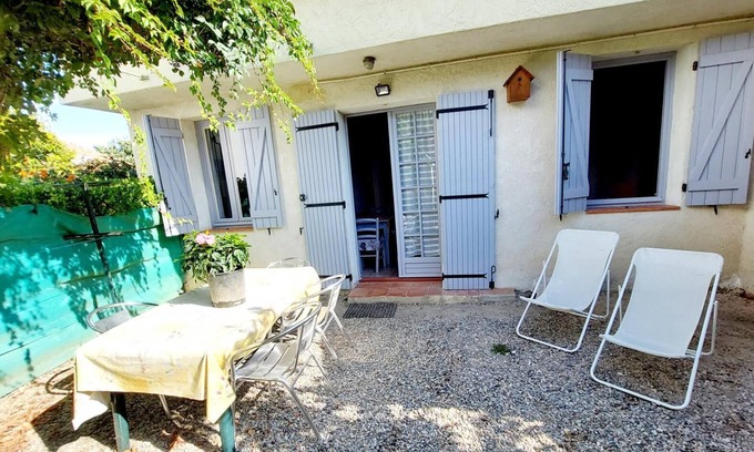 Le Brusc House | House with trees 39 m2 - Swimming pool and beach 400m away.