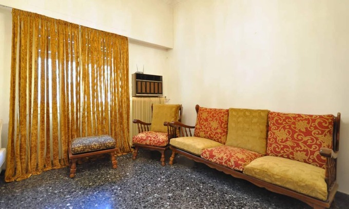 Keratsinion House | House with garage at Keratsini close to port of Piraeus and Park Selepitsari