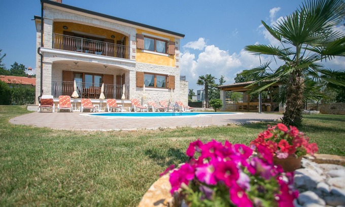 Buici House | House with garden and swimmingpool