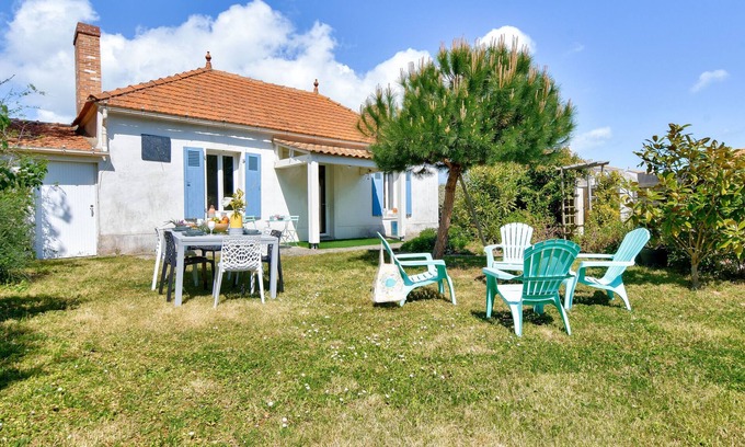 Barbatre Ski Chalet | House with garden for 4 - 800m from the beach