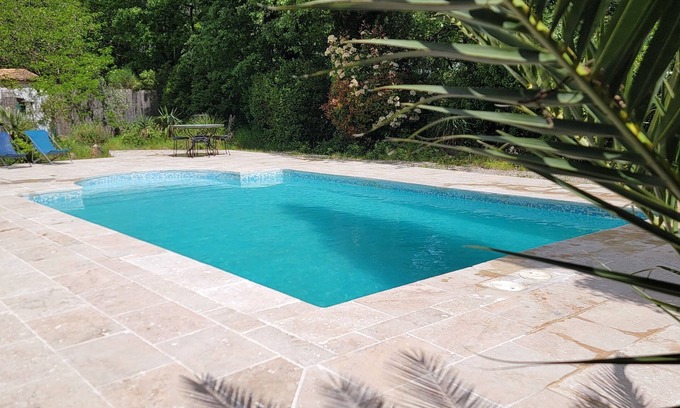 Gareoult House | House with garden