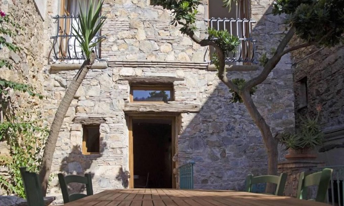 Capoliveri House | House with garden in the historical center House with character.