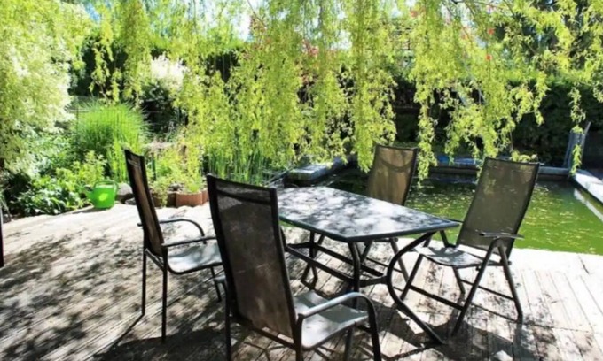 Dachau District House | House with huge garden & pool