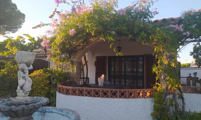 L'Escala Villa | House with private garden in L'Escala-Riells.HUTG-060784