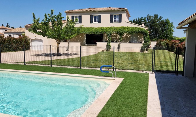 Jonquieres Villa | House with secure swimming pool