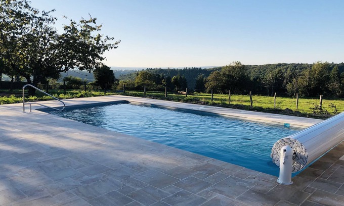 Avallon House | House with swimming pool and bowling green