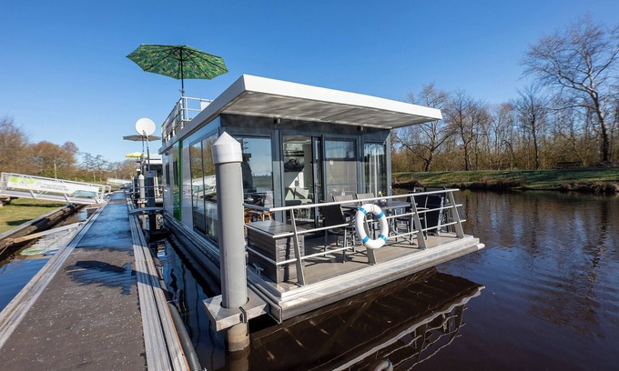 Bad Bederkesa House | Houseboat 4 Seeloft. With lake view and comfortable.