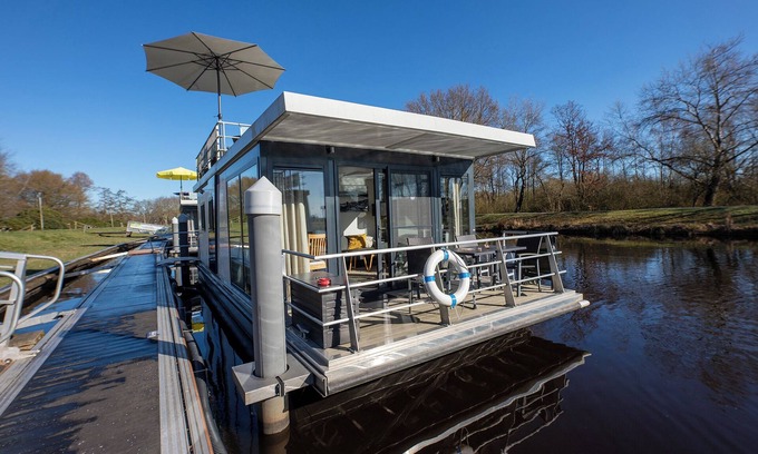 Bad Bederkesa House | Houseboat 5 Sea King. Close to nature and on the water.