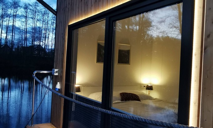 Papenburg Apartment | Houseboat for 6 guests with 32m² in Papenburg (173666)