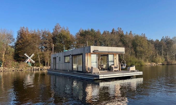 Buitenkaag Boat Rental | Houseboat "Sunrise" Kagerplassen 6p
