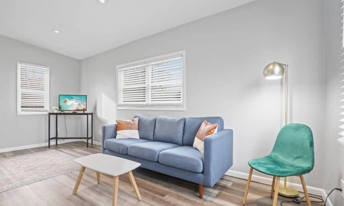Newark Apartment | Housepitality - The Restful Studio - Cozy