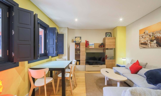 Barrio de La Latina Apartment | Housing Aguila I by Sharing Co