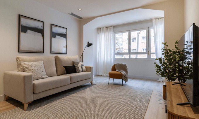 Nueva Espana Apartment | Housing Castellana V I by Sharing Co