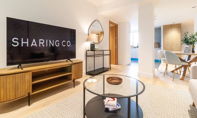 Nueva Espana Apartment | Housing Castellana X X V by Sharing Co