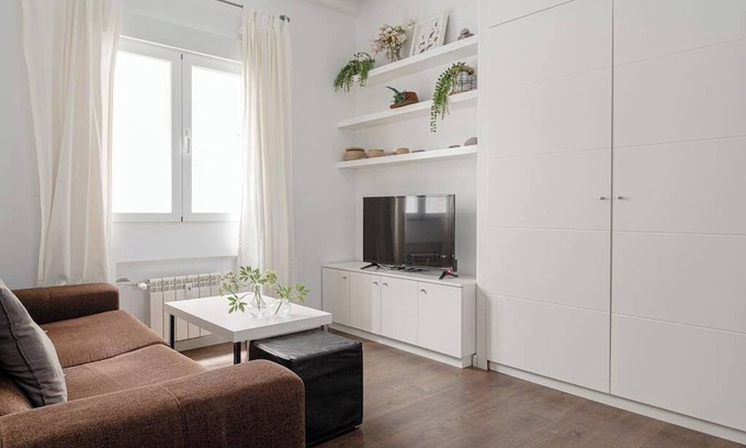 Cuatro Caminos Apartment | Housing Nuevos Ministerios I I by Sharing Co