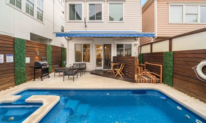 Greater Heights House | Houston Centrally Located w/ Backyard Pool Retreat