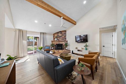 Grogan's Mill House | Houston Getaway Nr The Woodlands Bbq Yard Games