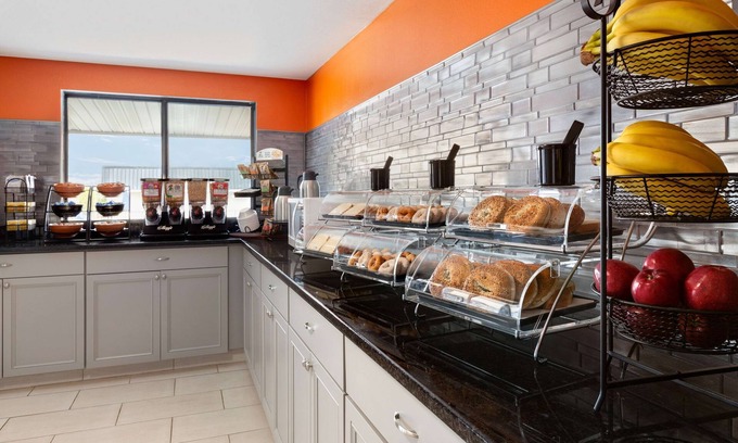 Harrisonburg Hotel | Howard Johnson by Wyndham Harrisonburg